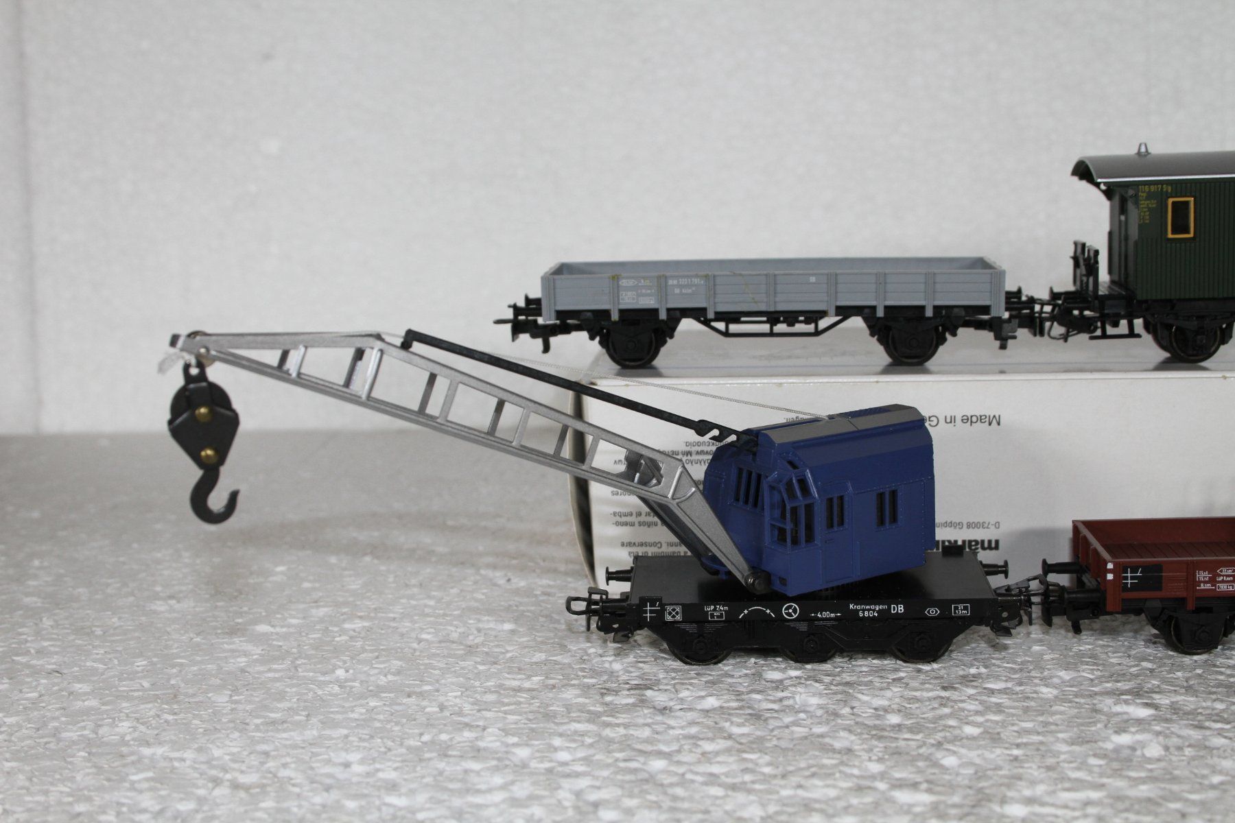 Märklin Trains électriques: Märklin DB 3 Güterwagen mit Kran – D'occasion à Triesen par gleis8 3