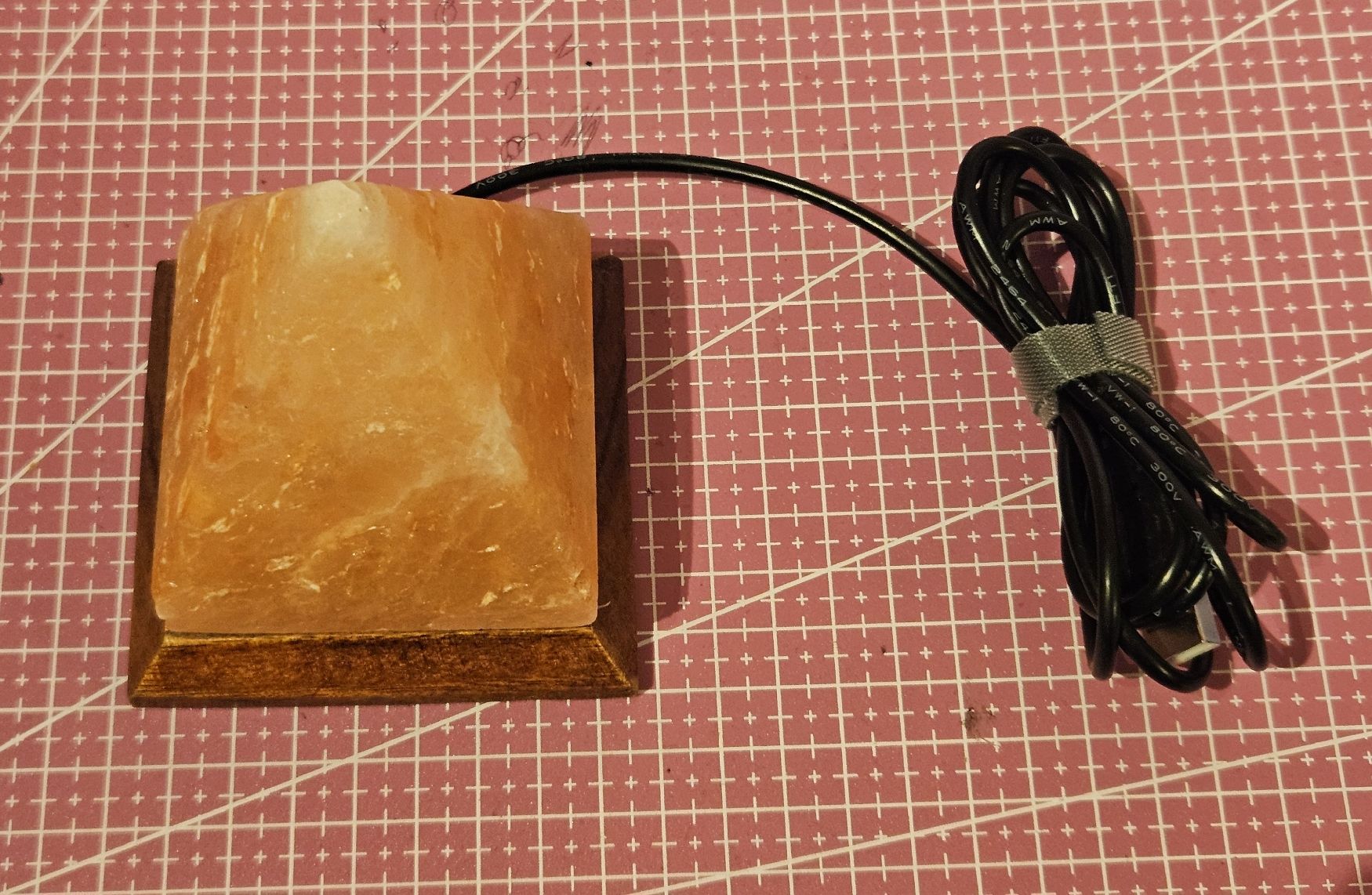 Lampen: Pyramiden-Kristallsalzstein-Lampe – Neu (gemäss Beschreibung) aus Besenbüren von ste_dh5c 1