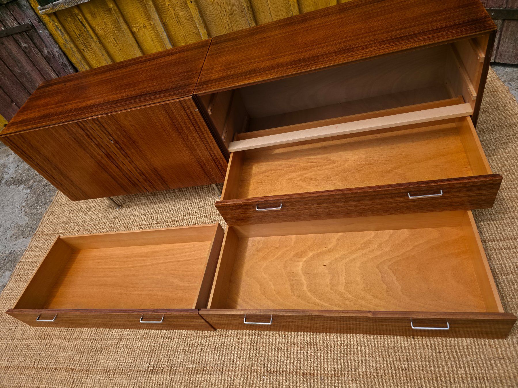 Credenze: Wohnhilfe Sideboard Entwurf Urs Rösch in Palisander – Usato da Haslen AI venduto da Vintagelix 3