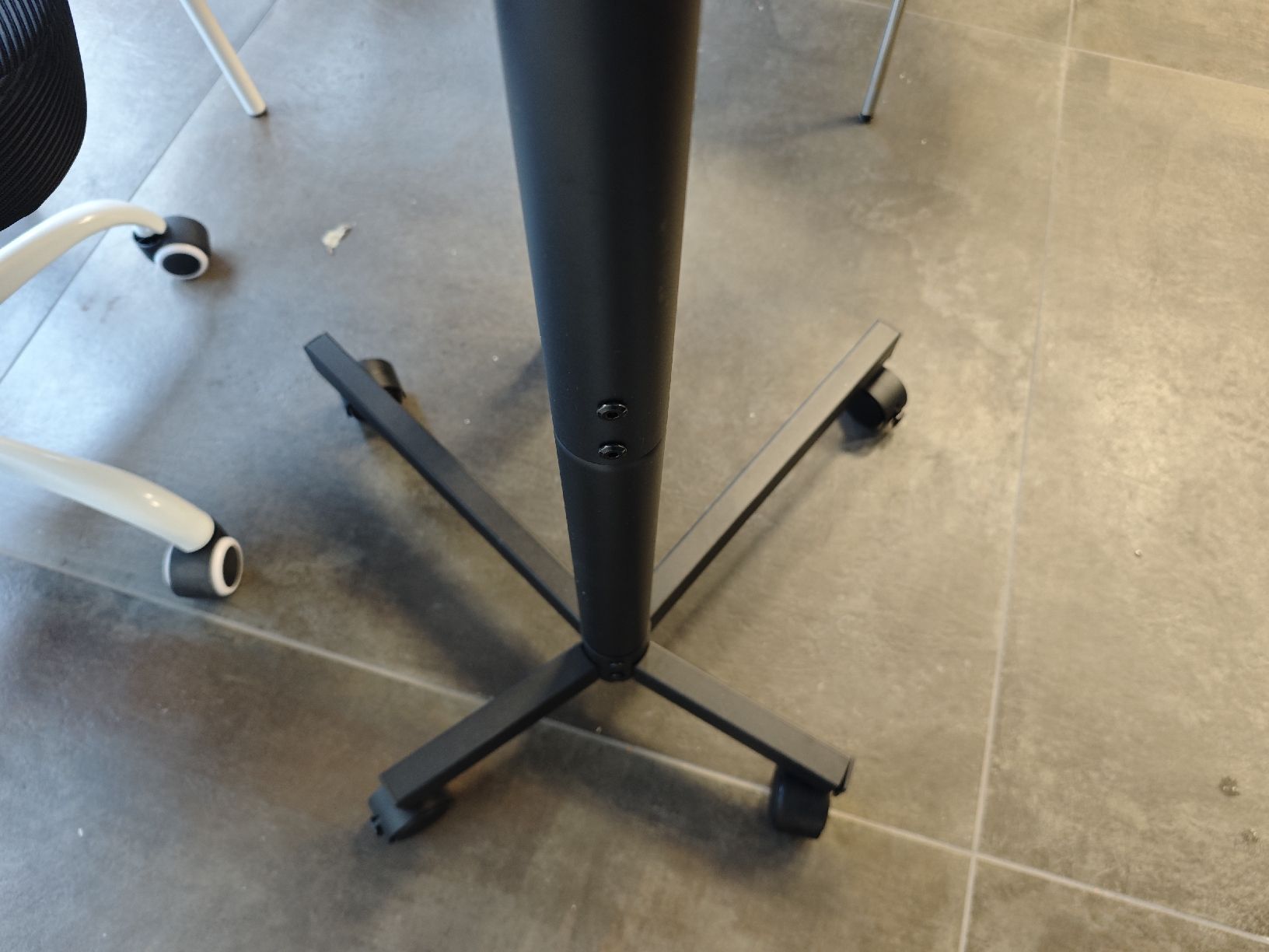 Samsung Televisori: Samsung TV Stand - Mobile Rolling Base - Great Condition! – Usato da Port venduto da Violetma 1