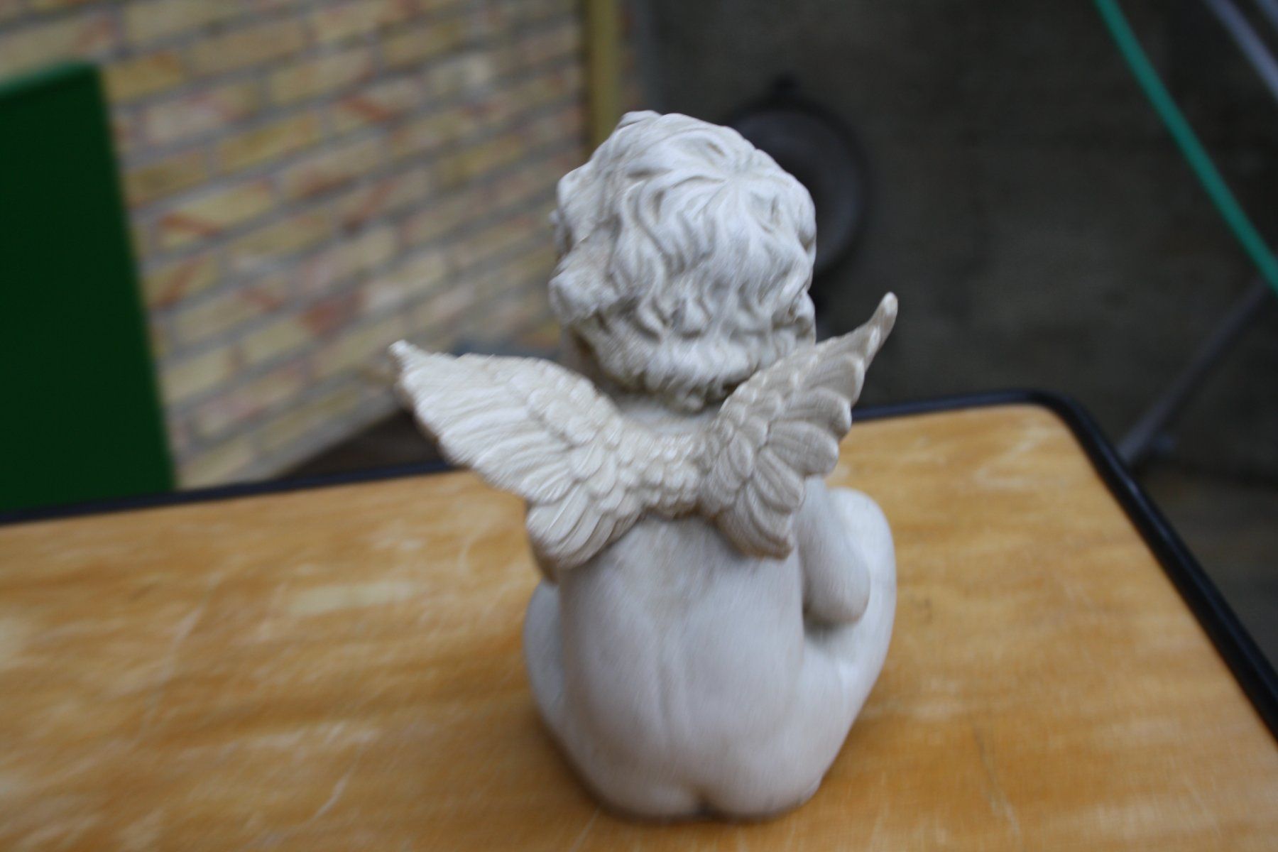 Statuette: ENGEL ENGELSFIGUR MIT ROSEN – Usato da Wauwil venduto da Pneuedy 2