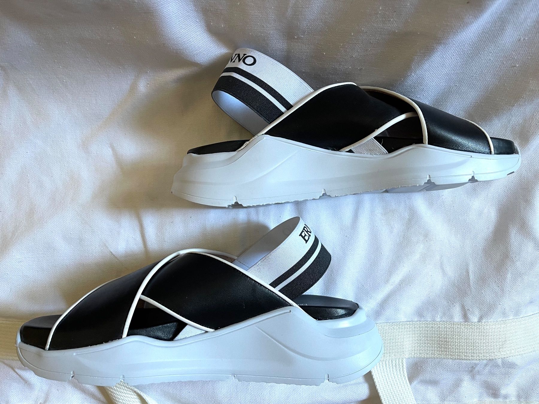 Ermanno Scervino Scarpe da donna: Ermanno Scervino new 39 490€! – Nuovo (secondo la descrizione) da Barna venduto da orbuyorcry 1