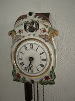 Wanduhr Porzellan mit Bildmotiv und Blumen, guter Zustand