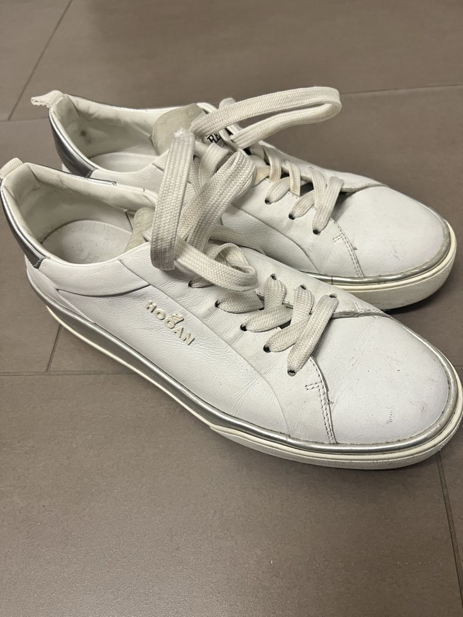 Hogan Chaussures femmes: Hogan Sneakers Leder weiss/silber Gr. 40 – D'occasion à Diepoldsau par Soleil0425