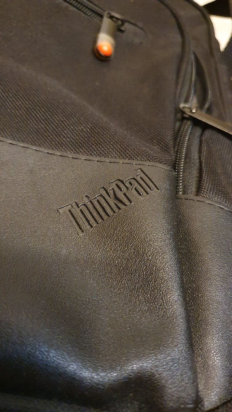 Lenovo Borse: Neu ThinkPad  Notebooktasche mit Fehler – Usato da Wald ZH venduto da Martin79 1