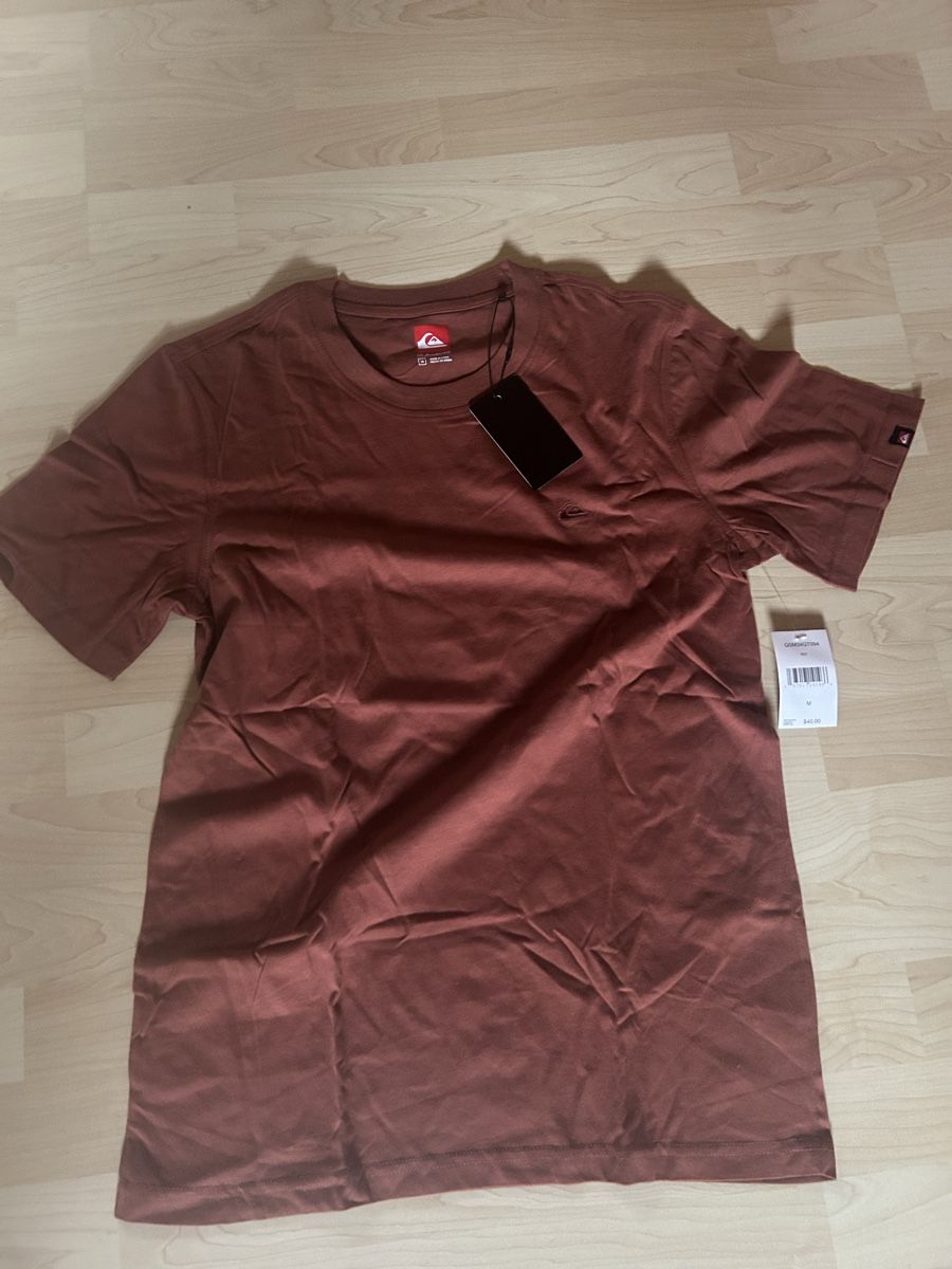 Quiksilver T-shirt: Quiksilver T shirt Rot – Nuovo (secondo la descrizione) da Gossau SG venduto da 4Runner22RE
