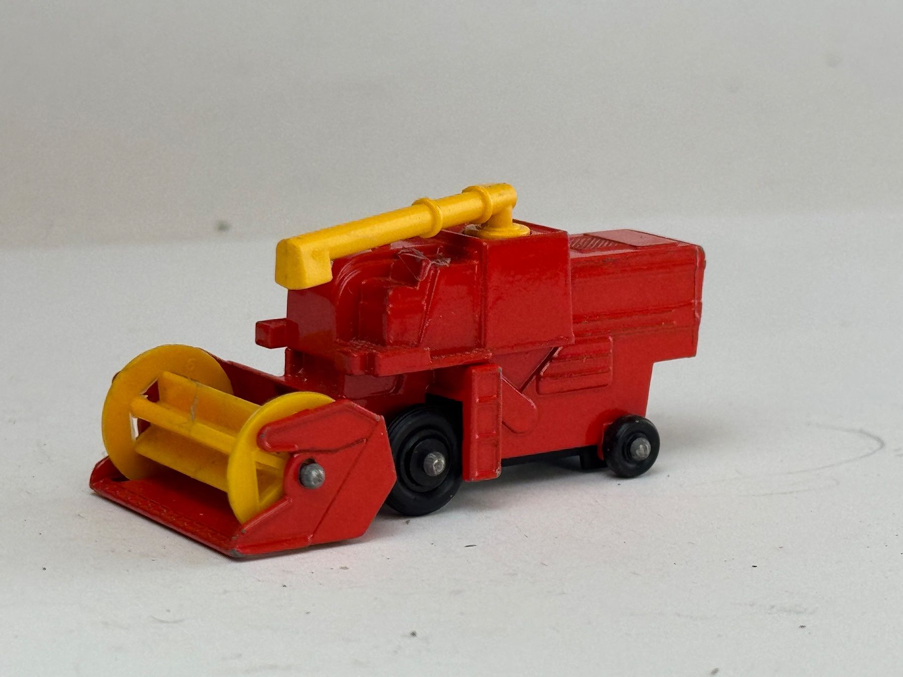 Lesney Modellini d'auto: GB5- Lesney No. 51 Mäher rot – Usato da Elm venduto da Wikmtz