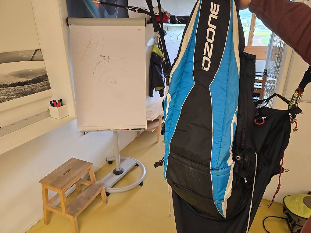 Sport dell'aria & Aquiloni: Ozone Ozium L Liegegurtzeug – Usato da Matzendorf venduto da Flugschule-Jura