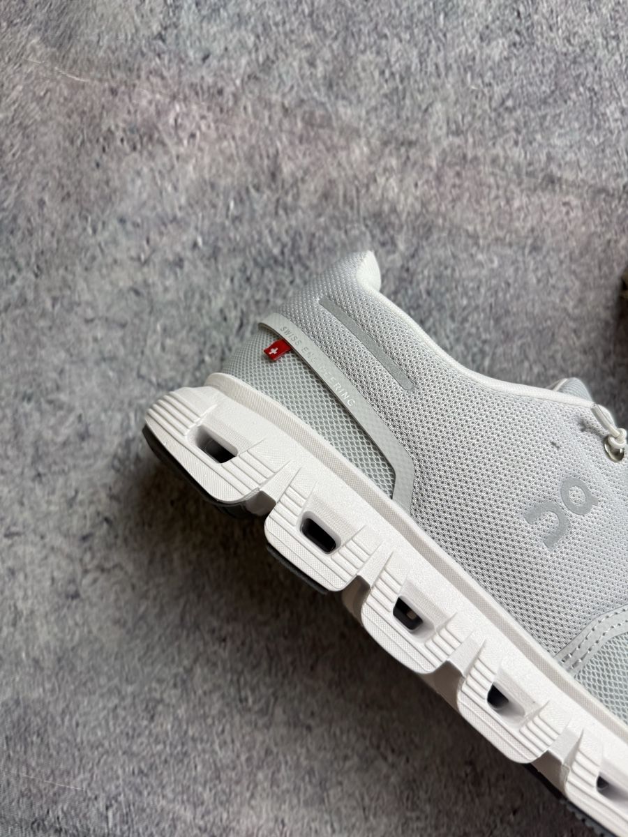 On Chaussures hommes: On Cloud Laufschuhe grau weiss  – Neuf avec emballage d'origine à Luzern par 041Vintage 2