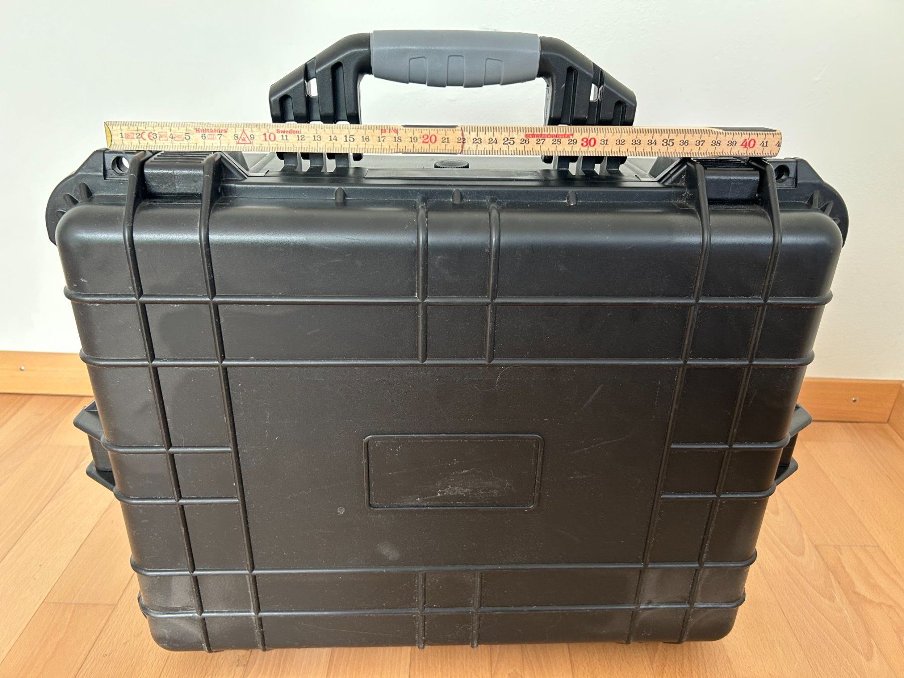 Valises de voyage: Robuster Outdoor-Koffer aus Kunststoff – D'occasion à Stäfa par cka_5r5z 2