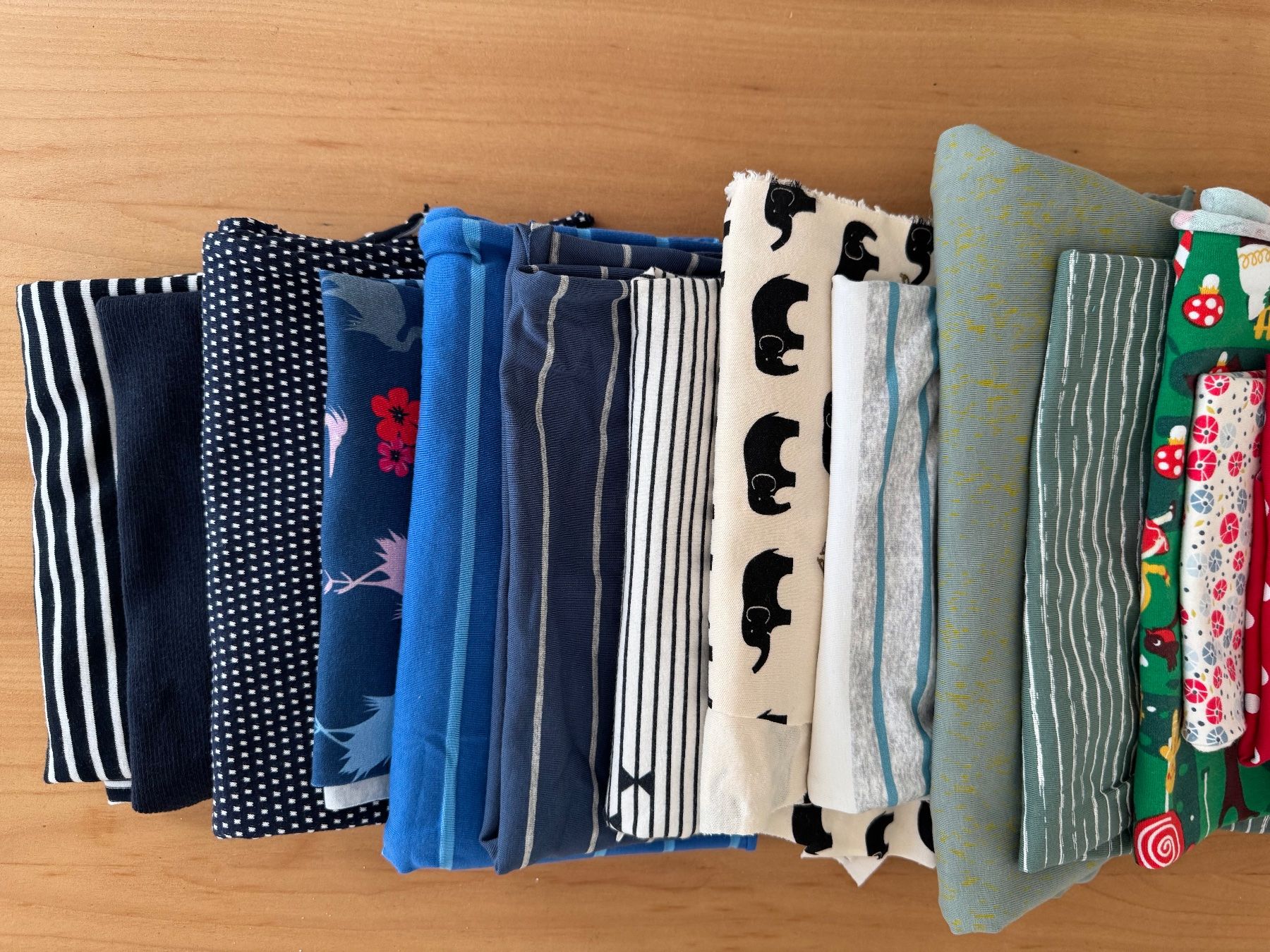 Tessuti: Buntes Jersey Stoffreste-Packet – Usato da Zürich venduto da Urania08 2