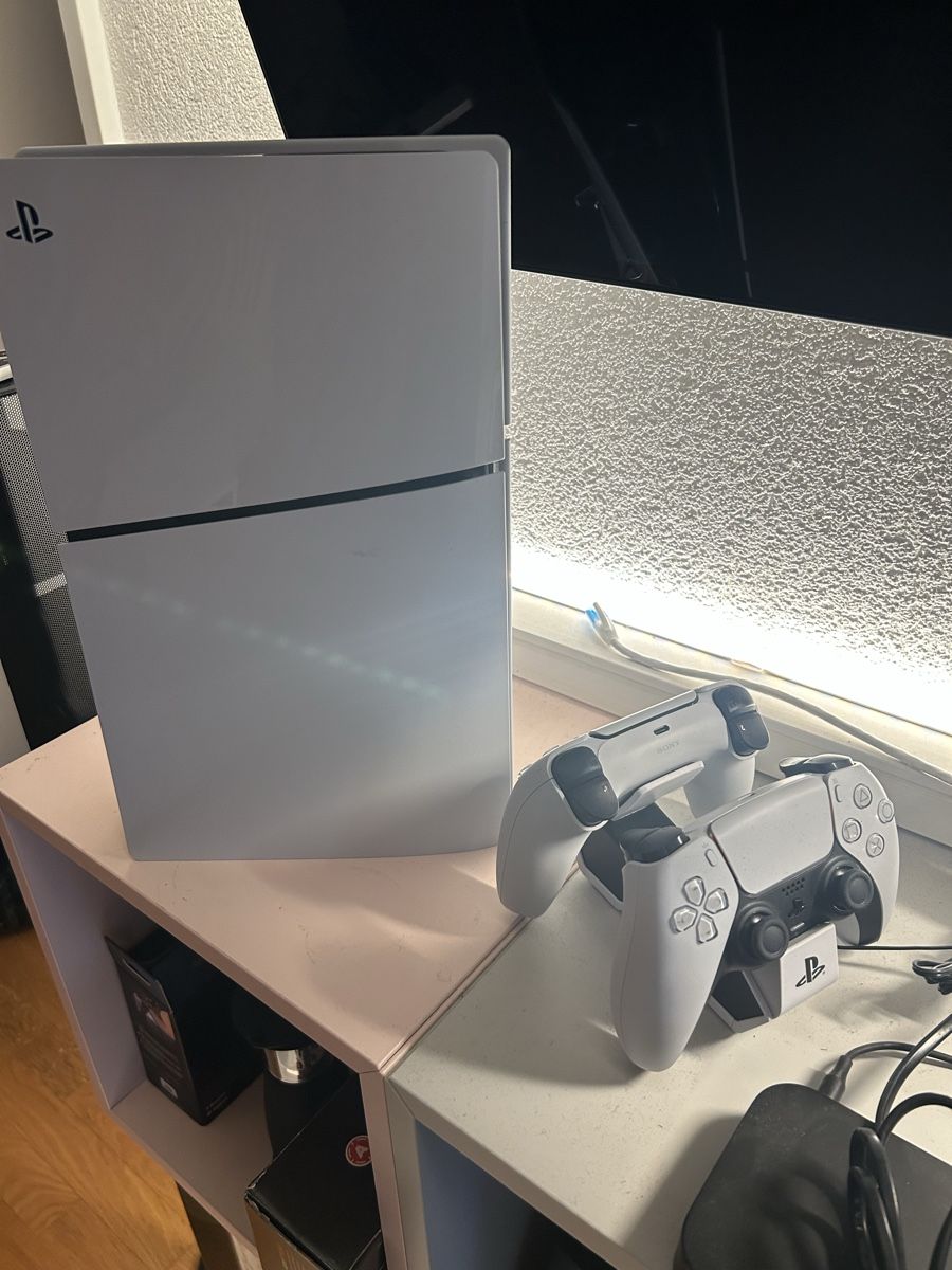 Sony Console: Ps5 Digital + 2 TB Samsung Ssd + 2 Controller inkl. ladest. – Nuovo (secondo la descrizione) da Boll venduto da ber_yhc7 1