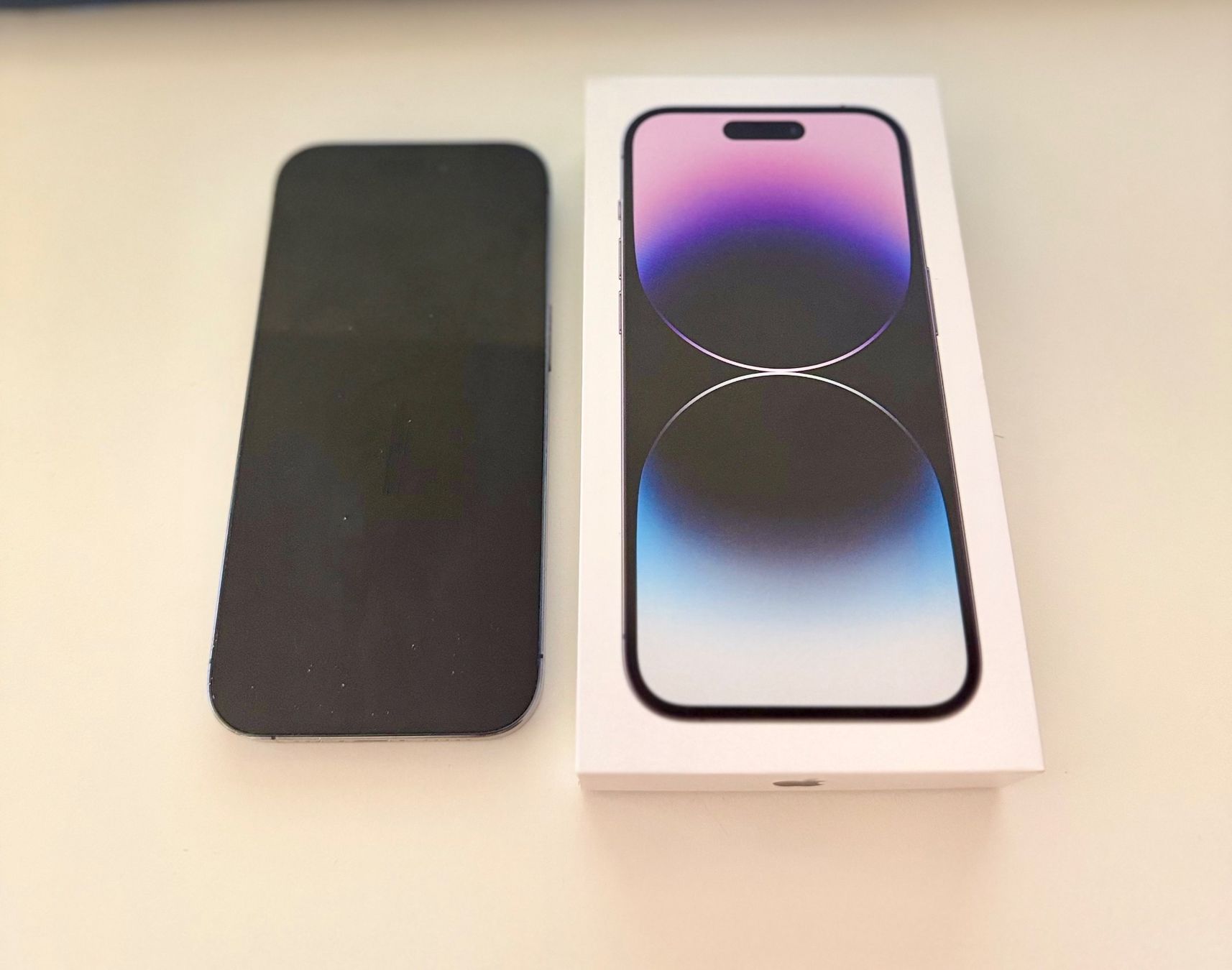 Apple Handys / Smartphones: Iphone 14Pro Backcover defekt – Gebraucht aus Kaiseraugst von defqon1