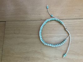 Perlenarmband hellblau weiss geflochten neu