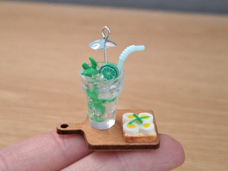 Case e mobili per bambole: Mojito mit Cocktailschirmchen und Canape – Nuovo (secondo la descrizione) da Zürich venduto da HandmadeTinyFood 3