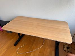 IKEA BEKANT Schreibtisch 160cm (manuell höhenverstellbar)