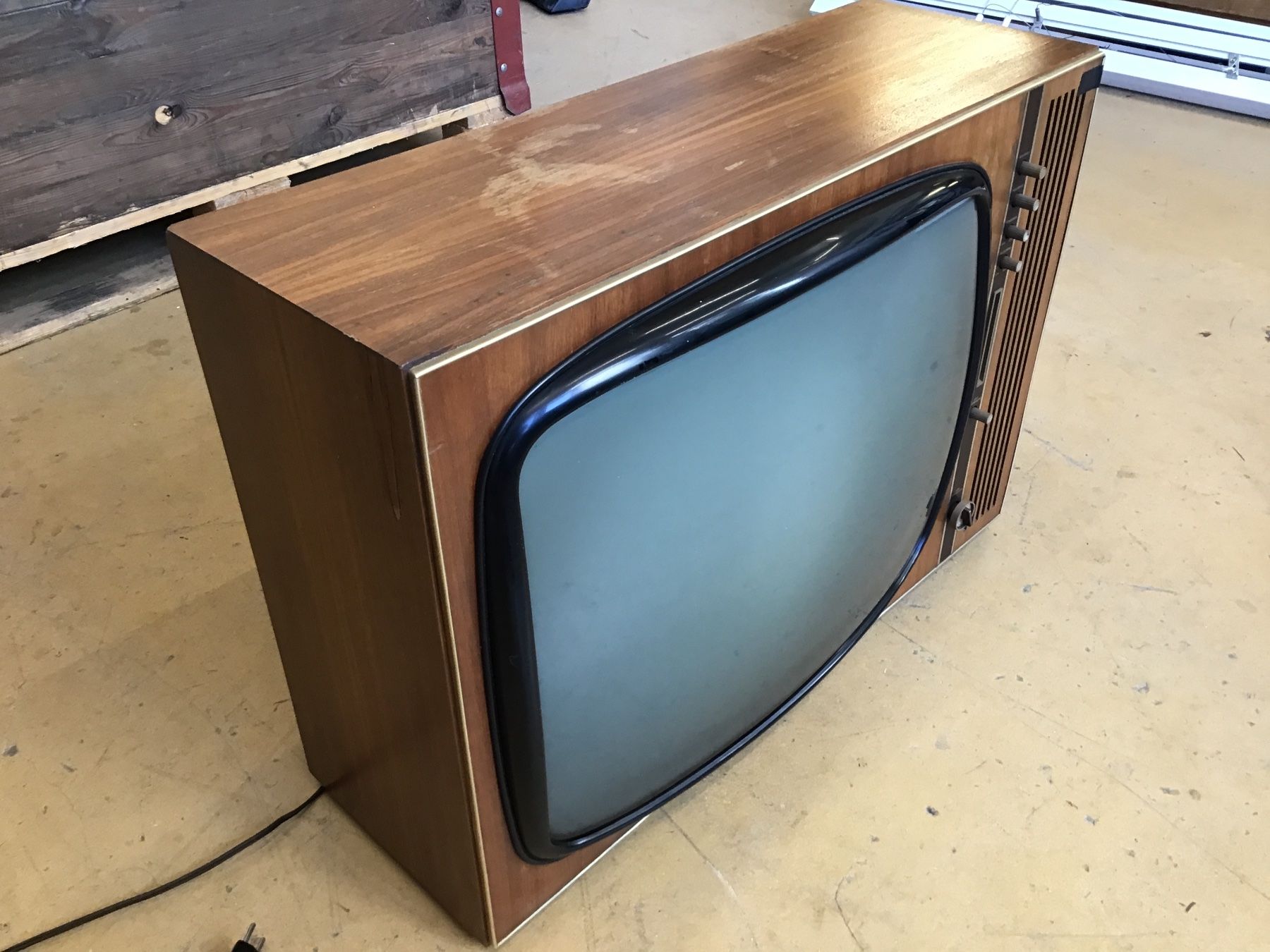 Televisori: Fernseher Holzgehäuse Retro Antik – Usato da Dübendorf venduto da sdbu-frappant