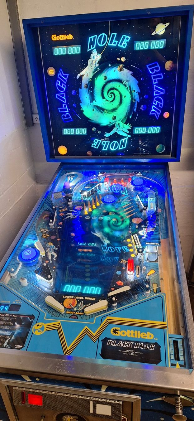 Flipper: Flipper Gottlieb Black Hole Flipperkasten – Usato da Naters venduto da Flikas