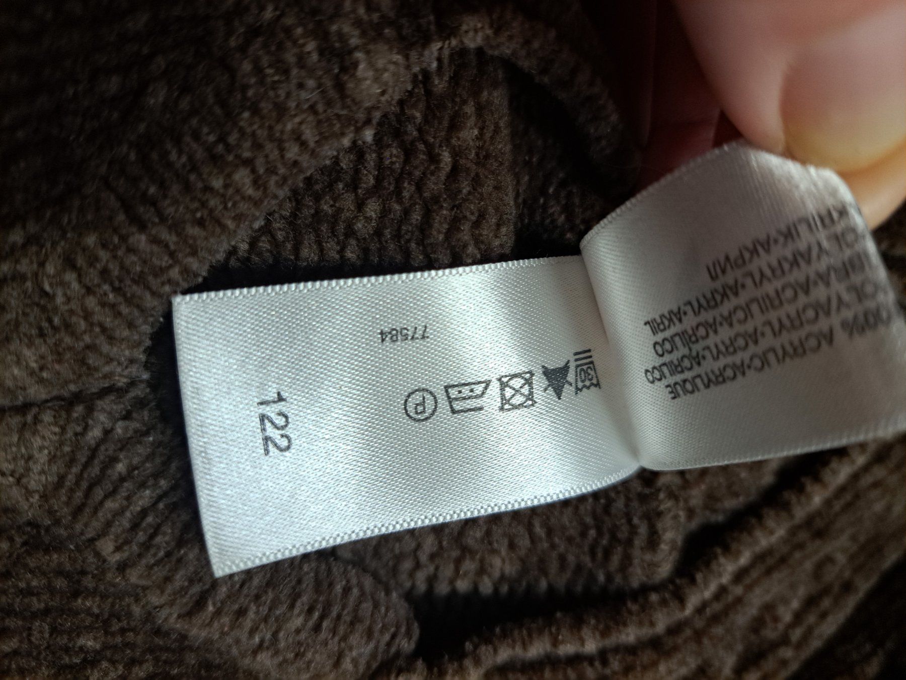 C&A Maglioni & Felpe: Pullover mit Pferden🐴 Grösse 110 – Usato da Kaltbrunn venduto da Nili133 2
