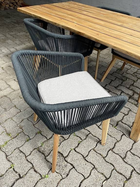 Tavoli: Gartentisch Holz mit Korbstühlen – Usato da Adligenswil venduto da g-day-mate 1