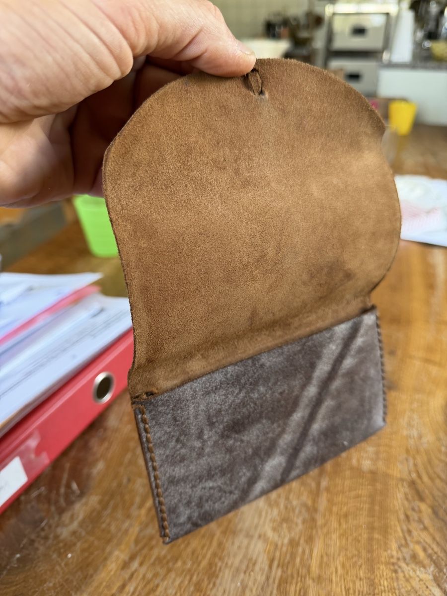 Altri Prodotti per fumatori: Zwei Tabak-Ledertaschen – Usato da Ebmatingen venduto da cb5_8sgx 1