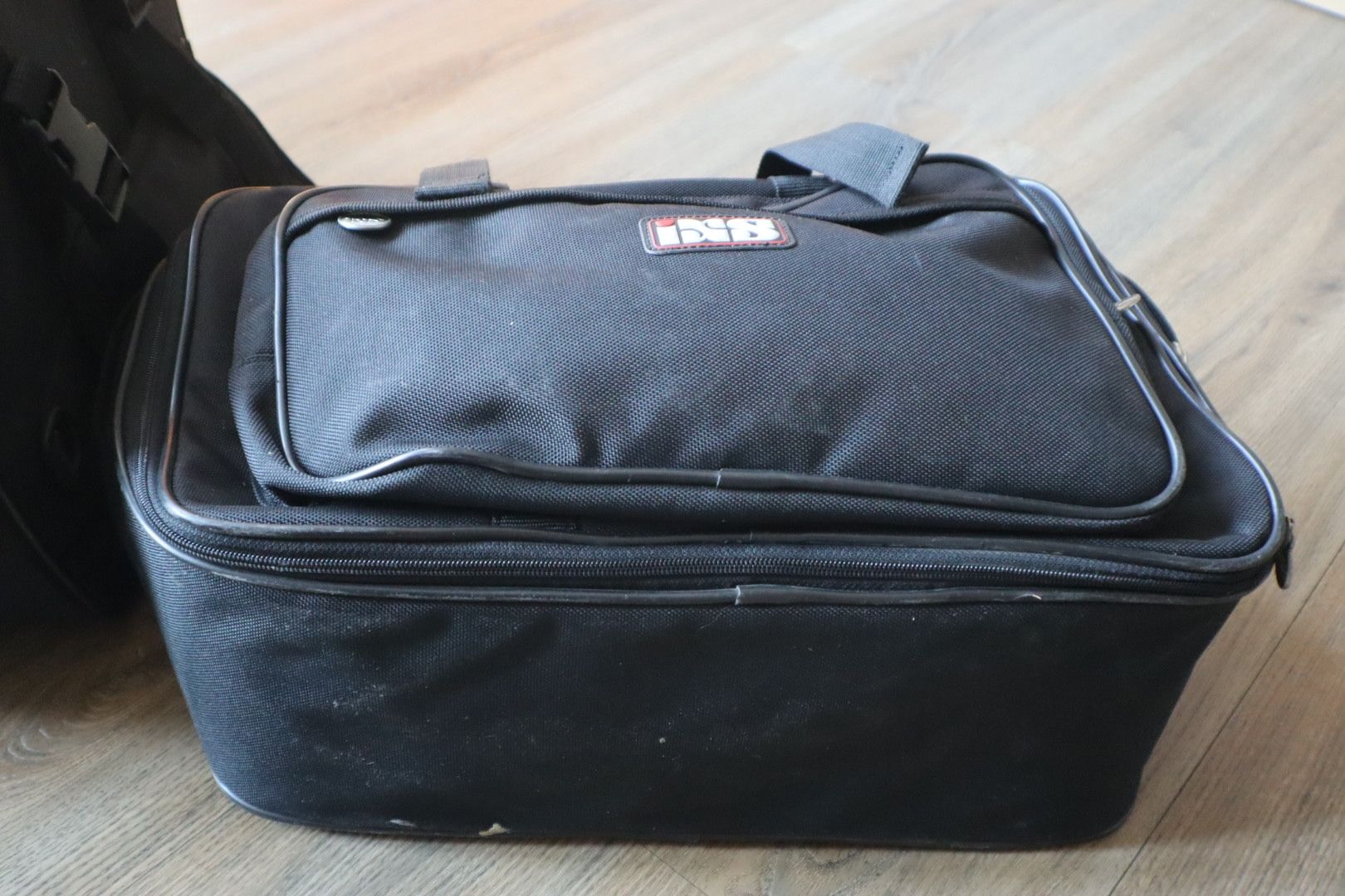 IXS Taschen: Motorrad Seitentaschen Set von IXS, Schwarz – Gebraucht aus Menziken von DaRogg 2