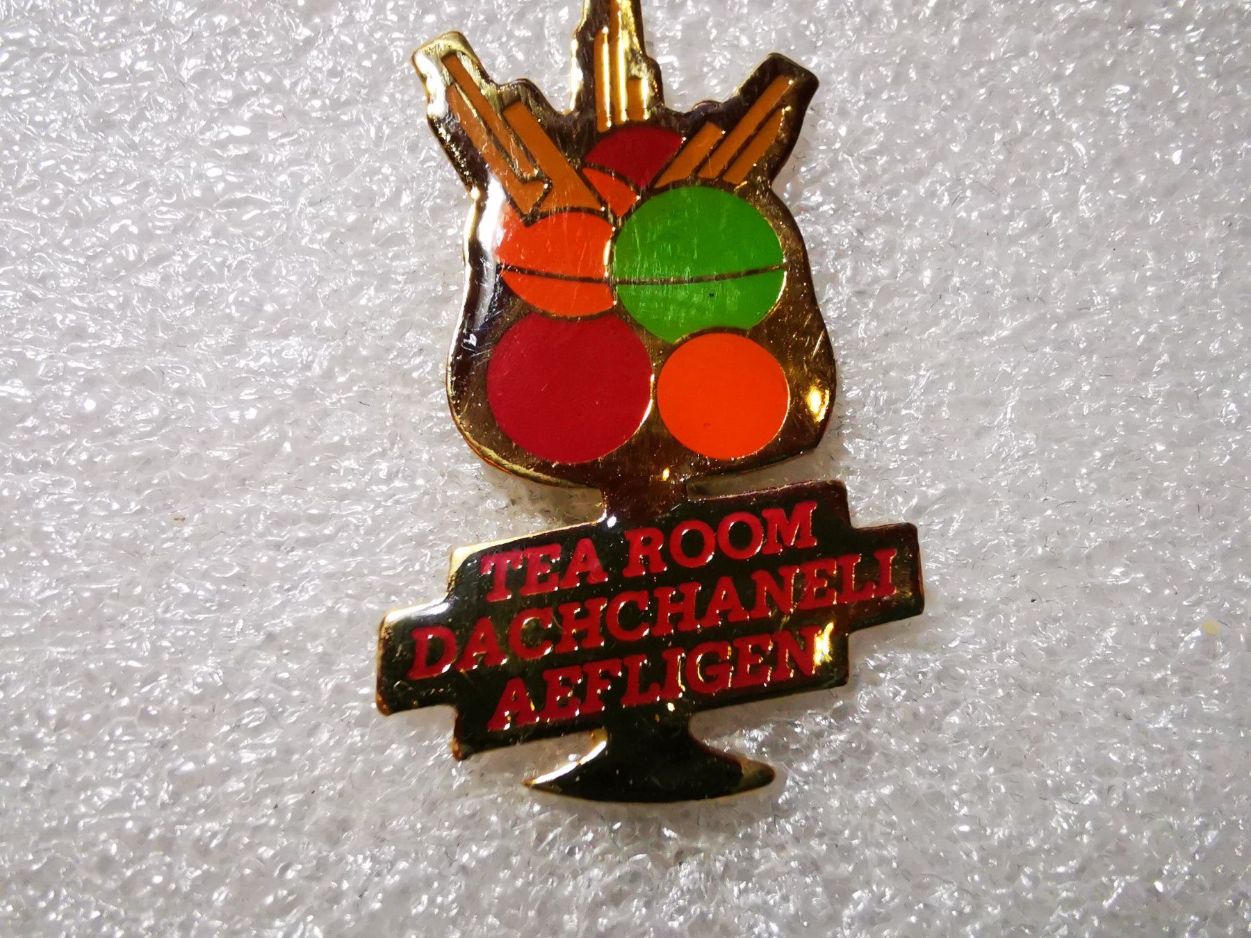 Placchette & Badge: Ansteckpin 151: Tea Room Dachchaneli – Usato da Oppligen venduto da Pin-Fall-Shop