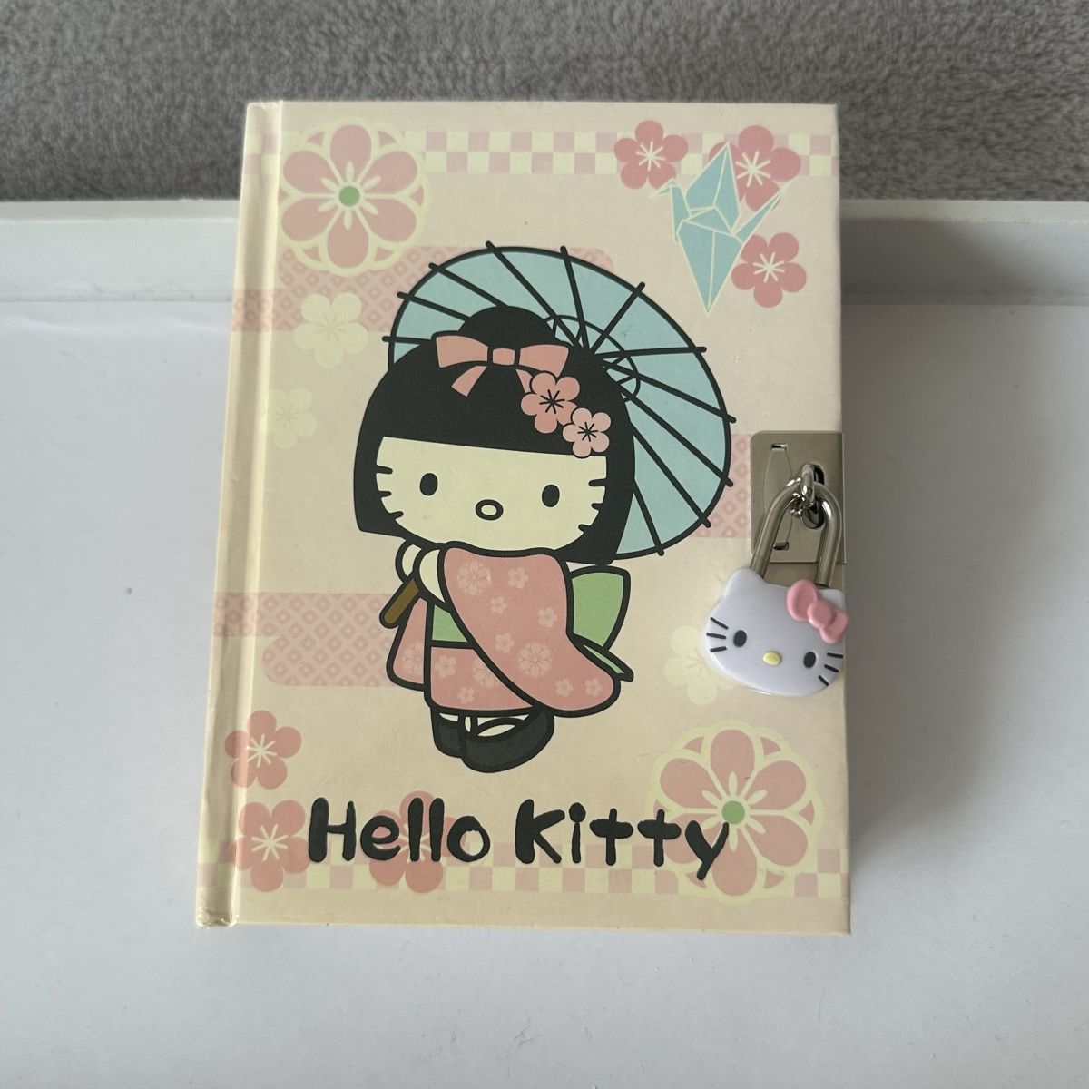 Hello Kitty Blocs de correspondance: CARNET HELLO KITTY JAPONAIS 2010 AVEC CADENAS – D'occasion à Givisiez par dor_xb9k