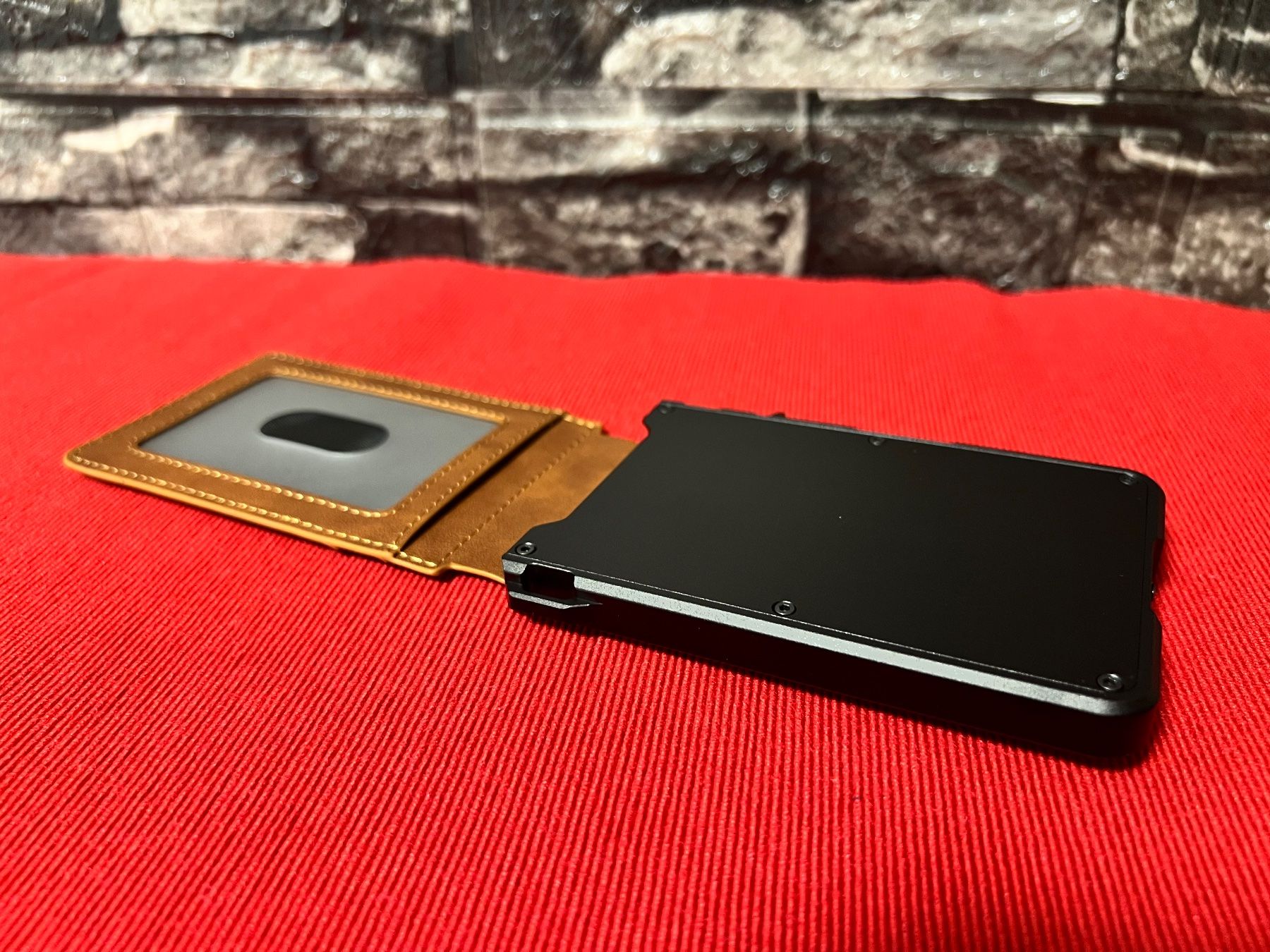 Brieftaschen: Schmales Portemonnaie, mit Clip – Neu und originalverpackt aus Bern von No1e 5