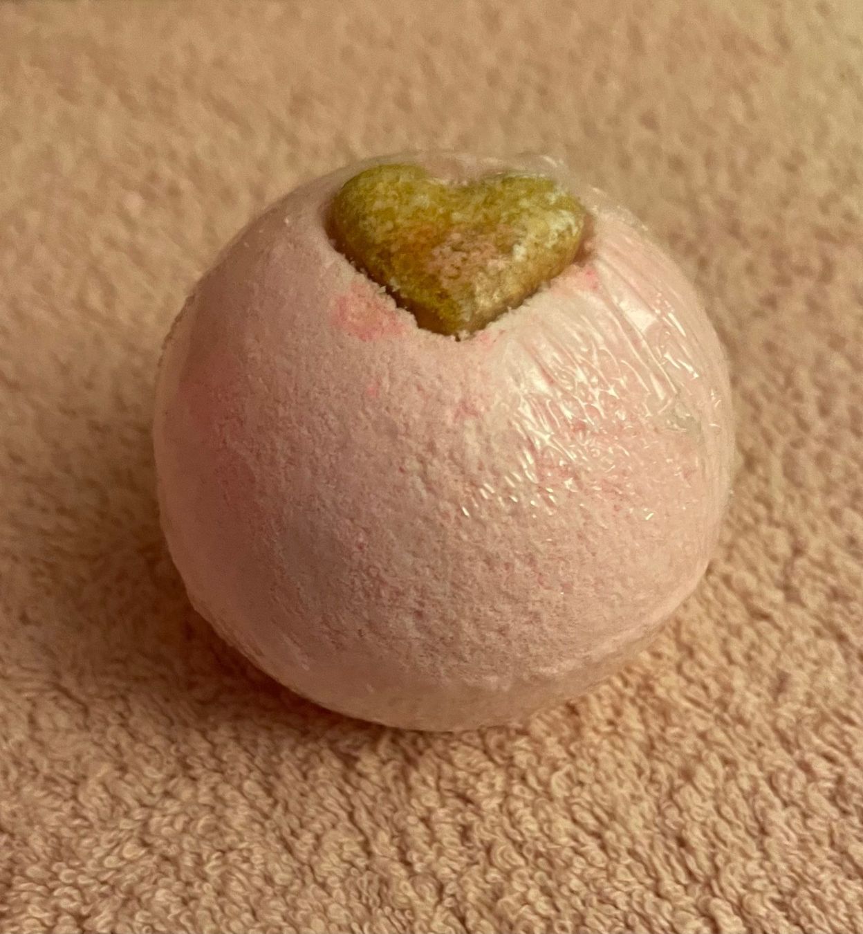 Altro per la cura del corpo: AKTION Badekugel rosa,  Himbeere – Nuovo e nell'imballaggio originale da Basel venduto da Seifehuesli 1