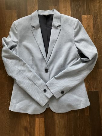 New woman’s blazer size 38