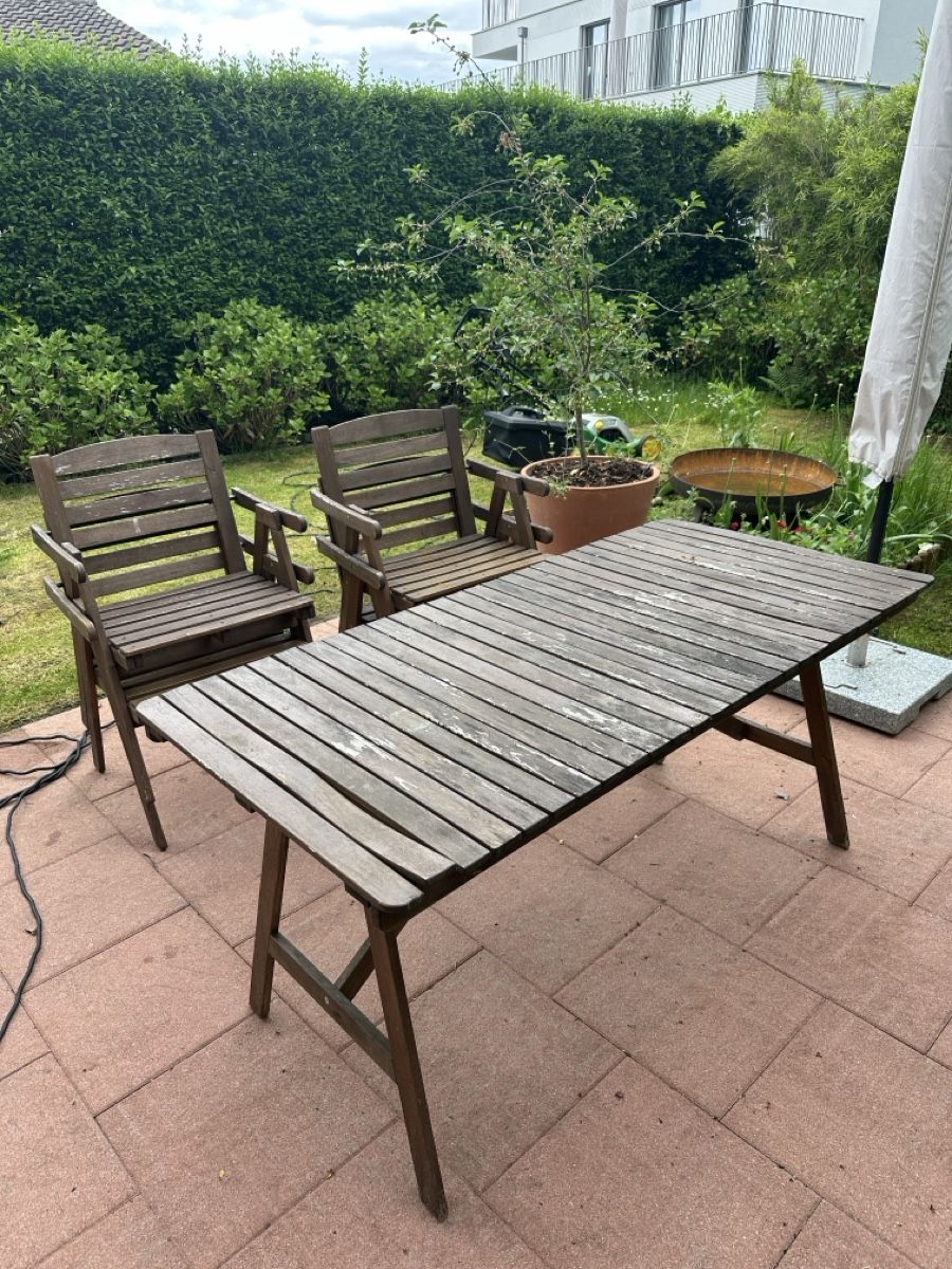 Ikea Set di tavolo e panche: Gartentisch mit 4 Stühlen & Kissen – Usato da Horgen venduto da simonwalterschweiz