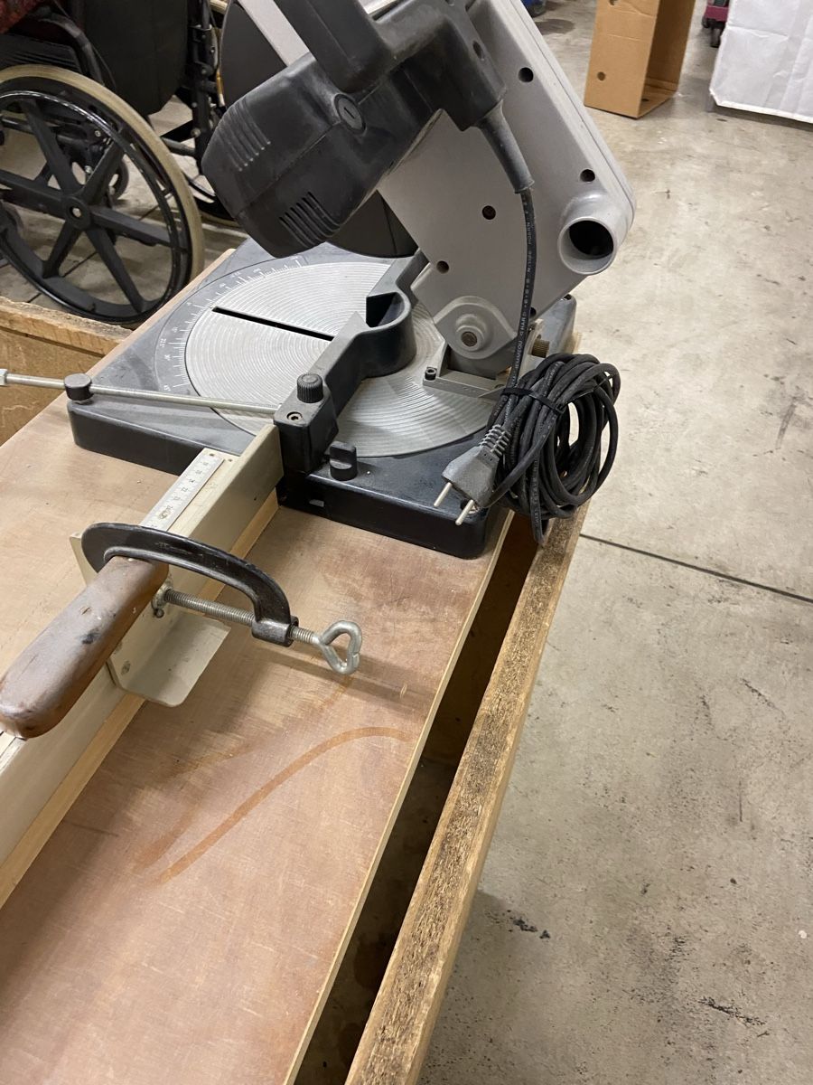 Sägen: Black & Decker Plus Kappsäge SR 700 1050 W – Gebraucht aus Dietikon von brocki-eyra 4