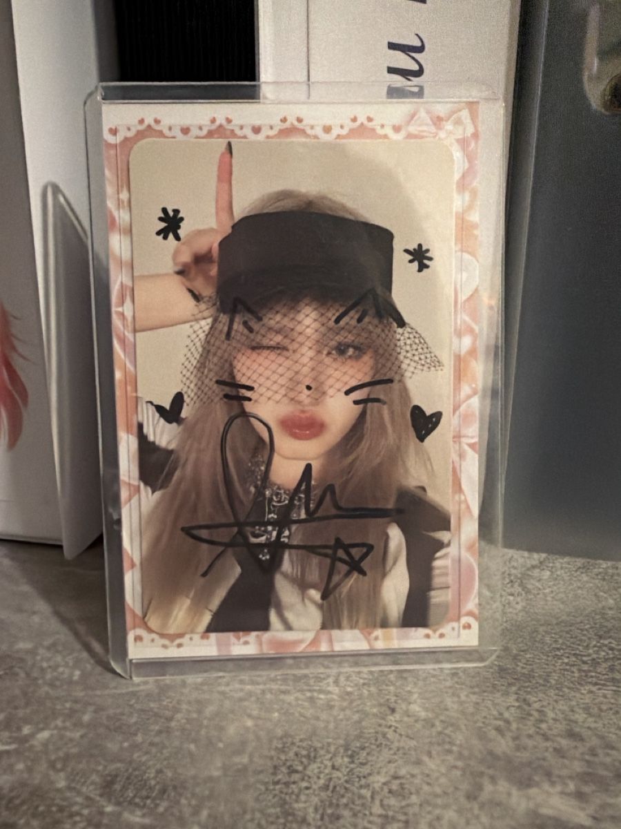 Carte collezionabili: Ive signed Liz pc – Usato da Urtenen-Schönbühl venduto da Mingyeonshi