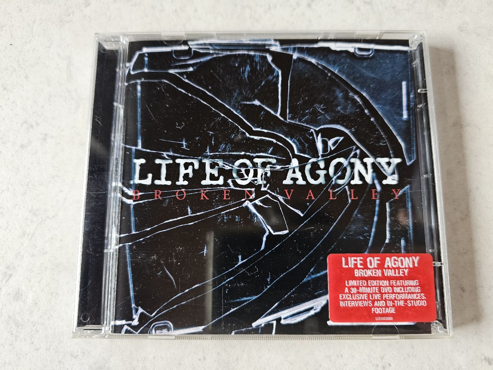 CDs: Life Of Agony  -  Broken Valley / CD + DVD – Gebraucht aus Schneisingen von backstore24