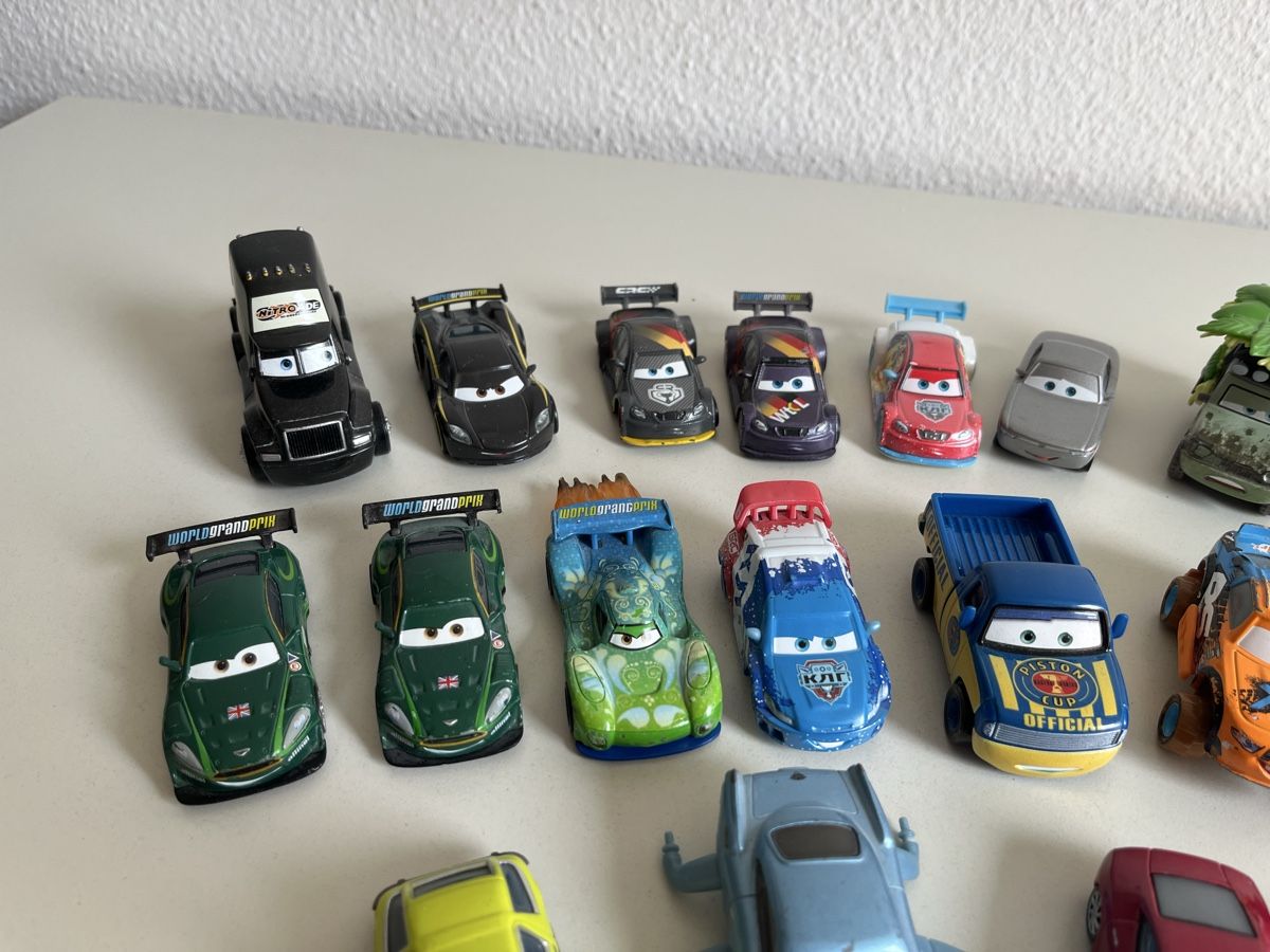 Disney Giocattoli: 22 Cars Mattel – Usato da Basel venduto da Palchyk 1
