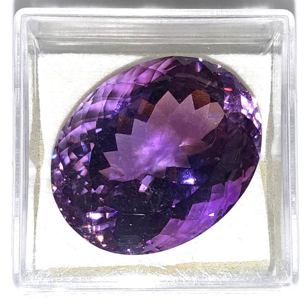 Pietre preziose: Améthyste ovale 21.83 ct - CERTIFICAT 851.- Fr – Nuovo (secondo la descrizione) da Grimisuat venduto da Valgem