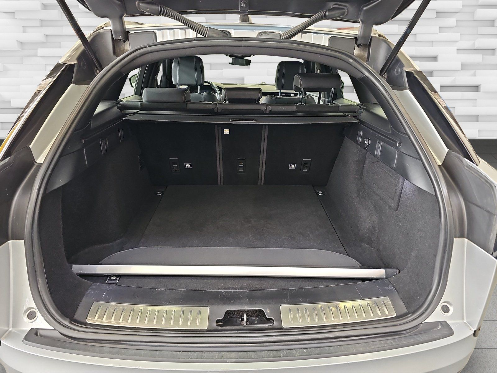 Land Rover Automobili: LAND ROVER Range Rover Velar 2.0 D R-Dynamic – Usato da Conthey venduto da garagedunord 5