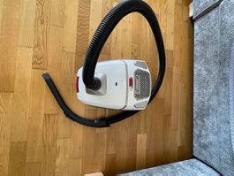 Bodenstaubsauger-Neuwertig mit Garantie
