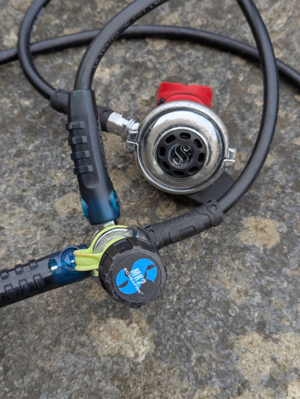 Scubapro Atemregler & Jackets: Oktopus mit Scubapro MK2 und Mares Finimeter – Gebraucht aus Wettingen von volvox1