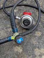 Oktopus mit Scubapro MK2 und Mares Finimeter