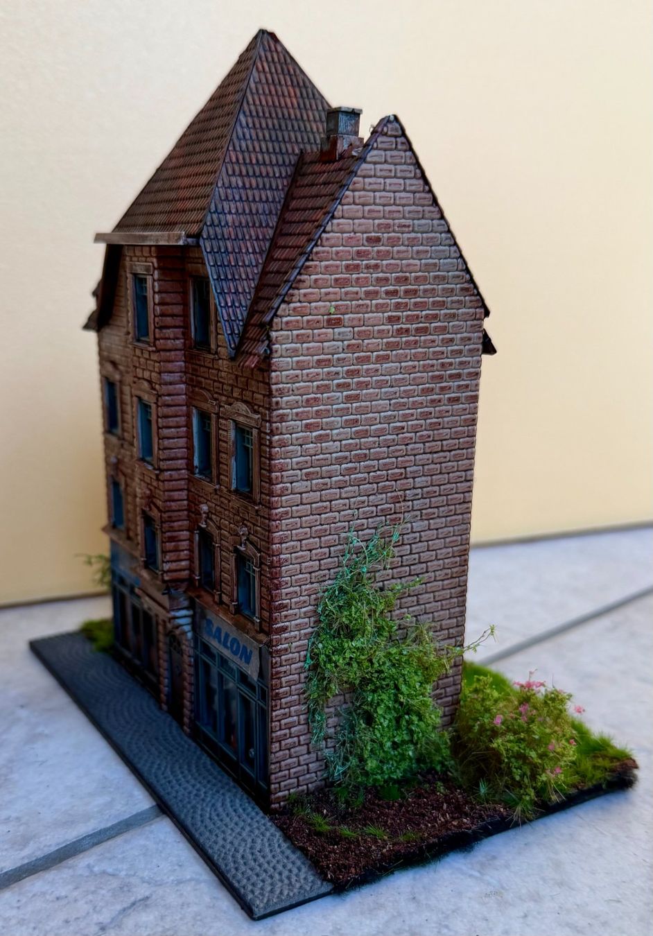 Modellini di ferrovie: Stadthaus von Heljan B-465 - Spur HO! – Usato da Steffisburg venduto da Calceolaria 2