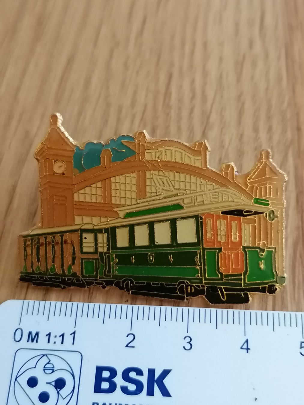 Plaketten & Abzeichen: Pin Basler Oldtimer Tram N.4 – Gebraucht aus Basel von vintagecollector 1