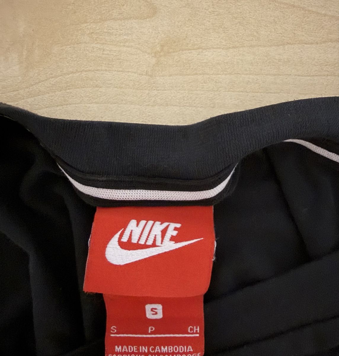 Nike T-shirt: Schwarzes Nike T-Shirt – Usato da Kaisten venduto da r_w 1