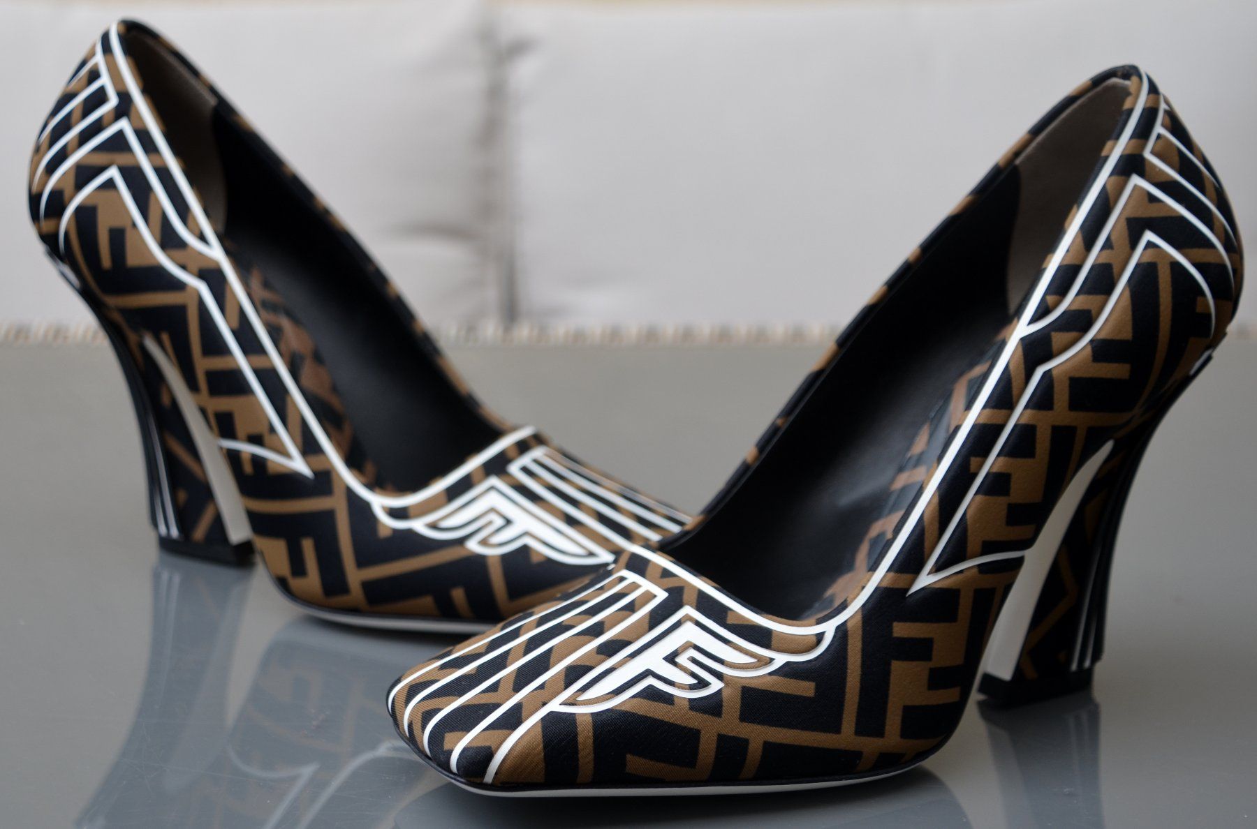 Fendi Damenschuhe: Pumps Fendi FFreedom 37,5 – Gebraucht aus Collonges von arashee 3