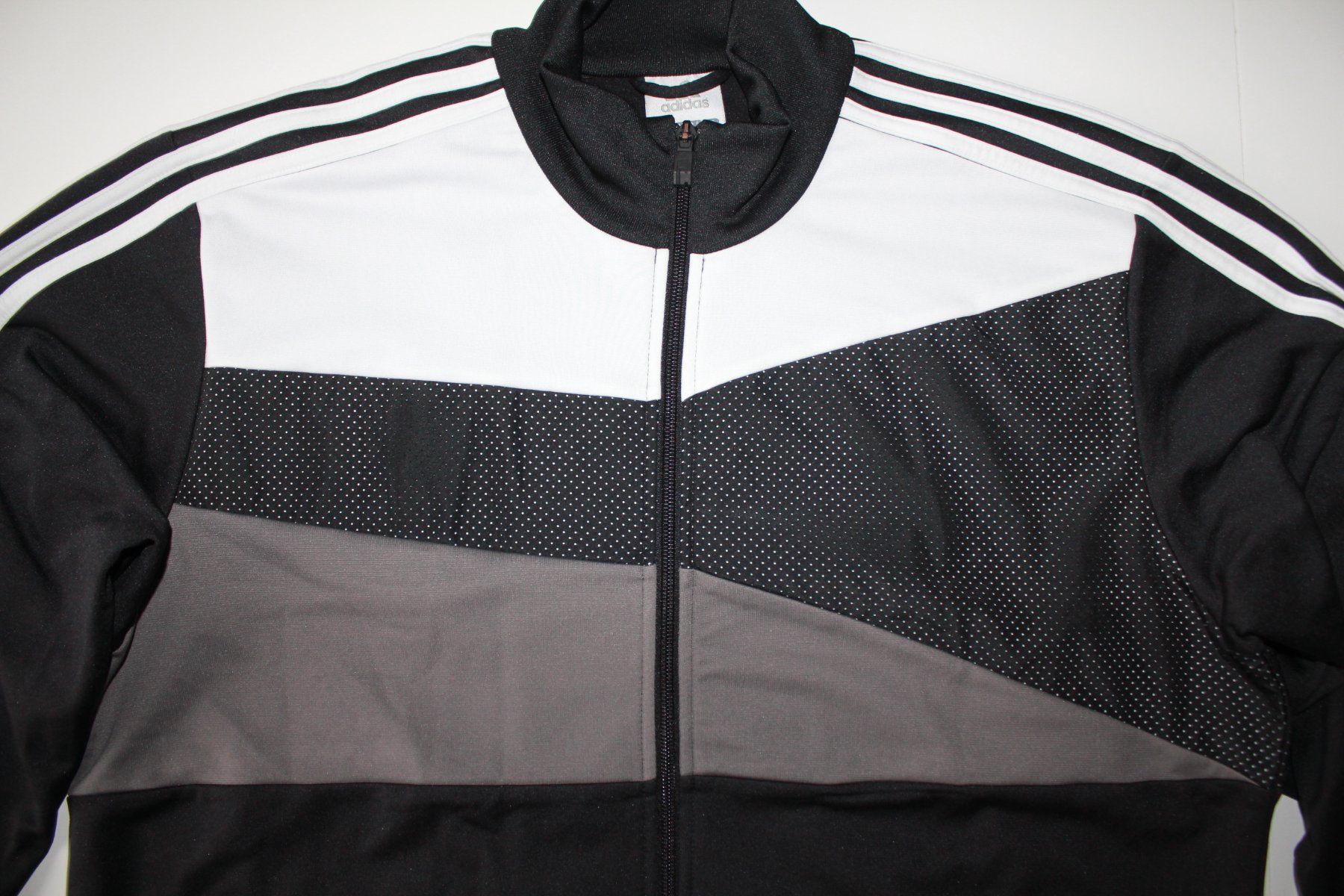 Adidas Giacche: Veste Adidas t .42-44 – Usato da Peseux venduto da Gilloss 3