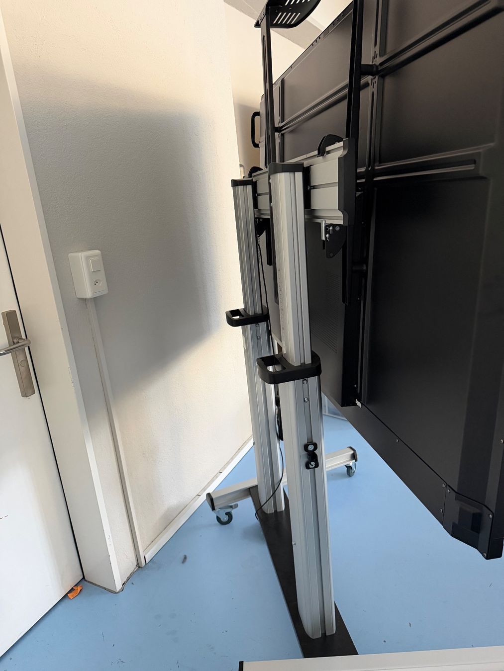 LG Fernseher: LG Screen – Gebraucht aus Zürich von mar_hs6l 1