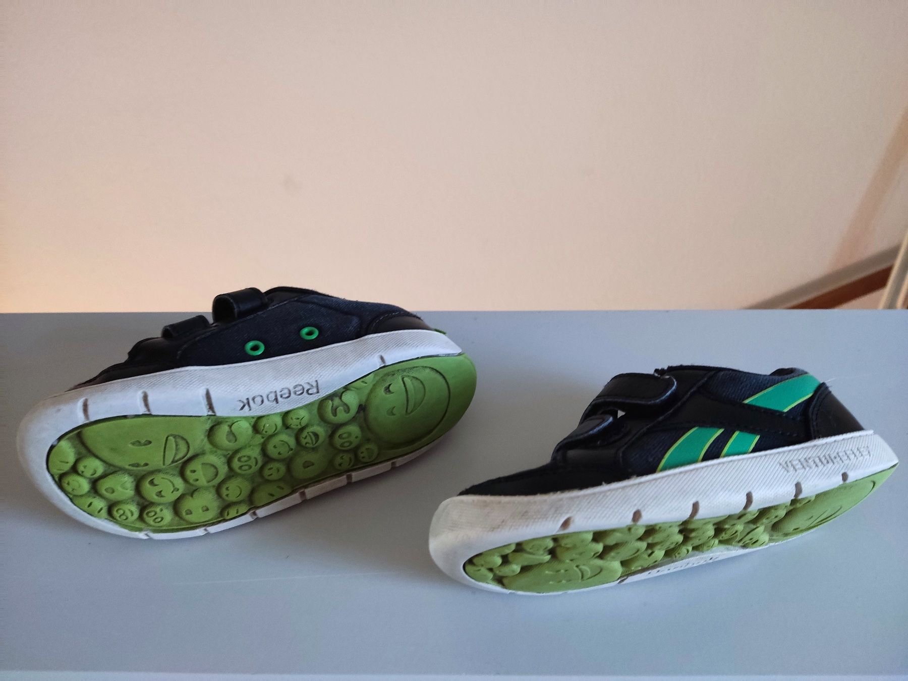 Reebok Scarpe per ragazzi: Kinder Schuh Reebok Gr. 24 – Usato da Biel/Bienne venduto da AnikaNah 3