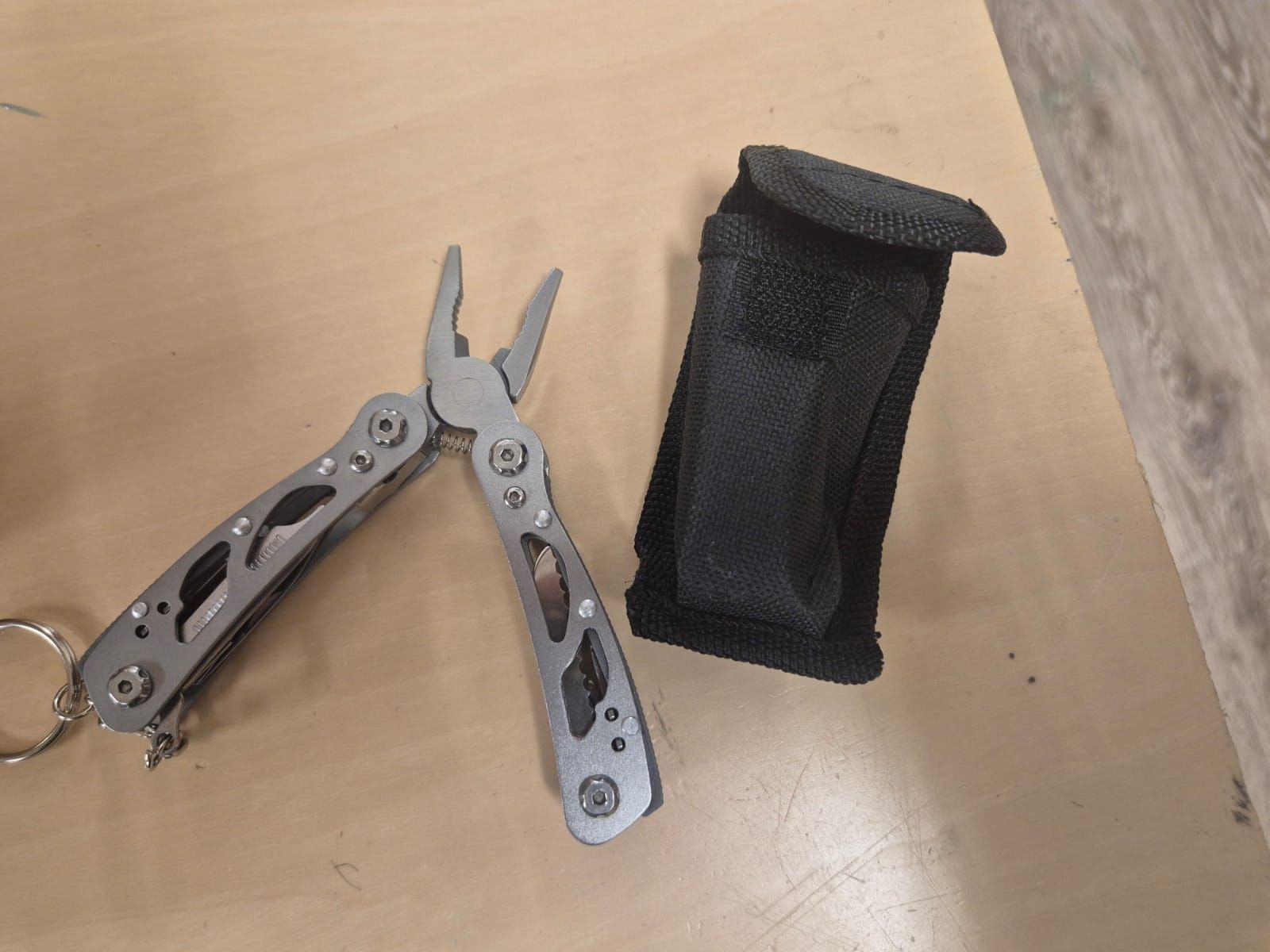 Portachiavi: Multitool / Werkzeug mit Tasche - Schlüsselanhänger ca 4-5cm – Nuovo e nell'imballaggio originale da Tuggen venduto da Zweitechanceboutique
