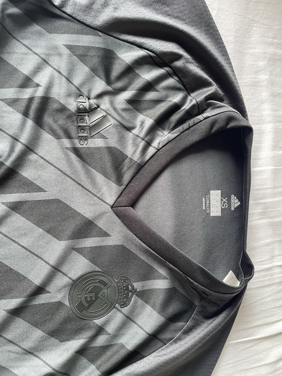 Adidas Canottiere & Pantaloni: Maillot Real Madrid noir – Nuovo (secondo la descrizione) da Apples venduto da leo_z9kf 1